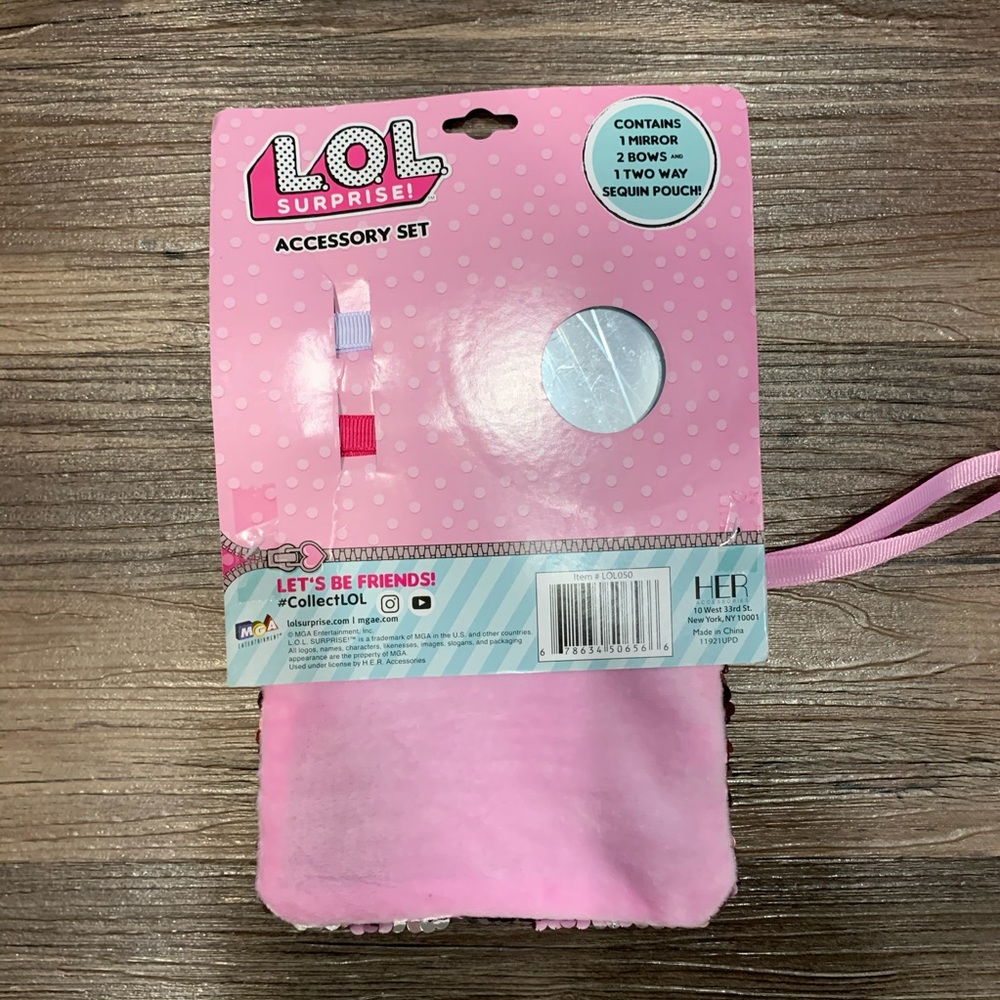 L.O.L. Surprise! Bow, Bag, & Mirror Purse Set LOL Gift Set - Picture 6 of 6
